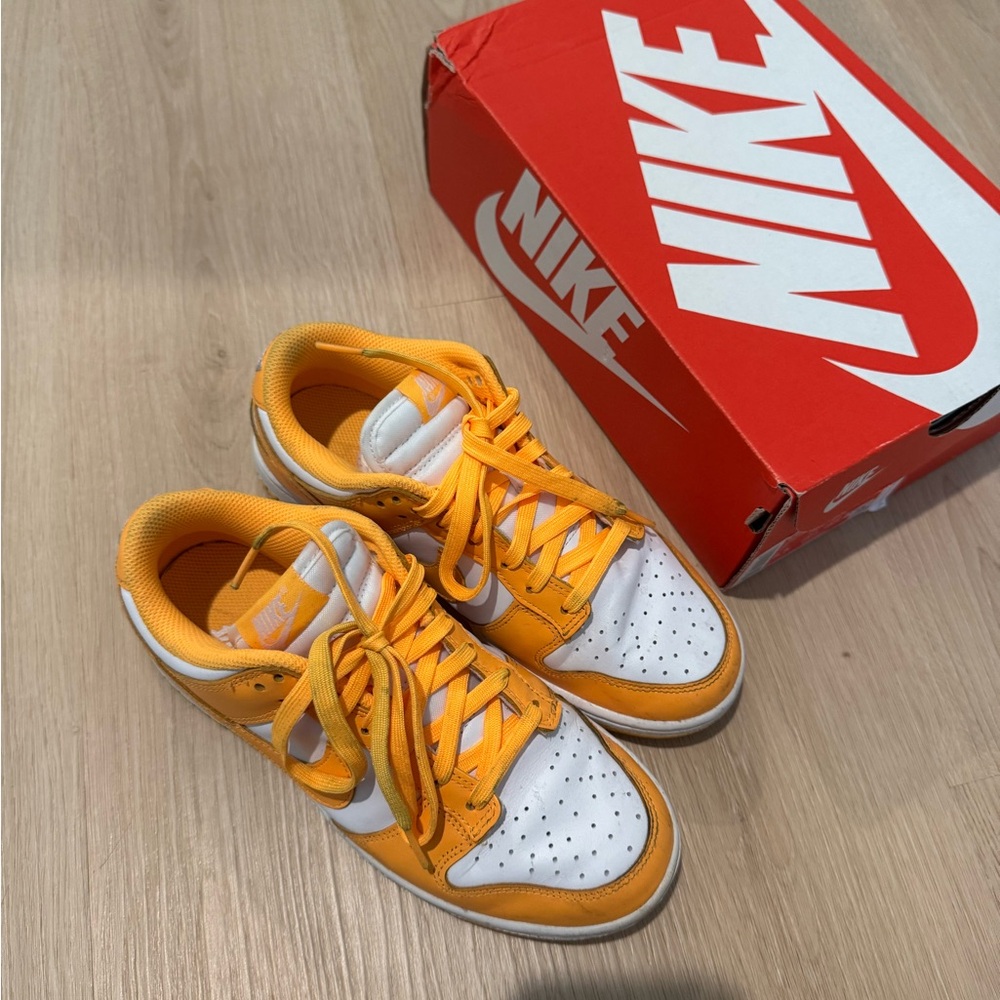 Nike Laser Orange Dunk Low - Picture 4 of 6